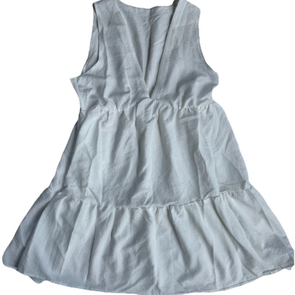 Cupshe women’s size medium White v-neck Sleeveless dress NWT